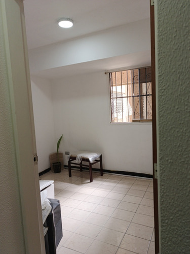 Apartamento En El Paraíso , Piso Bajo