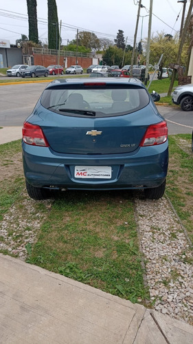 Imagen 6 de 8 de Chevrolet Onix Lt