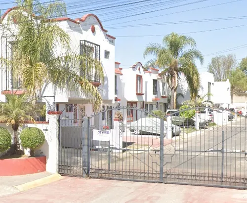 Casa En Remate En Jardines De Miraflores Tlaquepaque