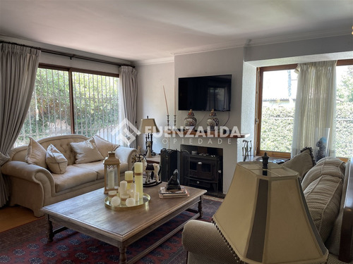 Casa Tipo Chalet Con 5 Dormitorios En La Reina