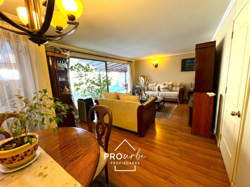 Amplia Casa Con Terraza Cerrada En Excelente Ubicación