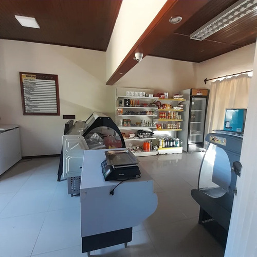 Amplio Local Comercial Con Todas Las Comodidades