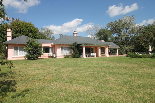 Casa En Venta En Luján 