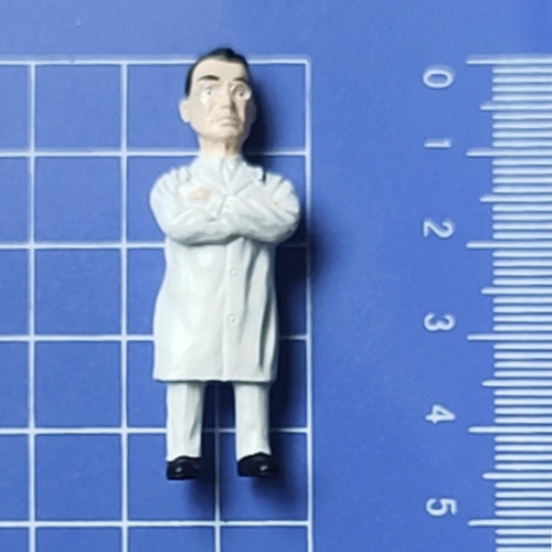 2 Pequeñas Figuras De Personas En Miniatura, Doctor Chino