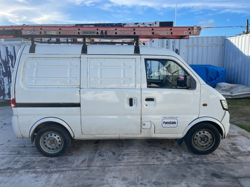 Gonow Minivan