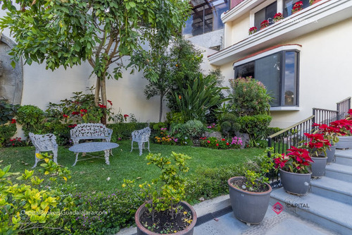 Residencia De Lujo En Venta En Colinas De San Javier, Con Alberca