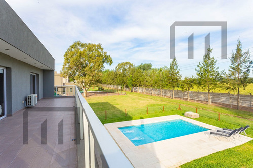 Imagen 27 de 28 de Casa En Venta De 4 Dormitorios C/ Cochera En Barrio Privado Terralagos