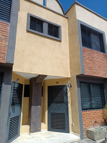 Bonito Townhouse Totalmente Remodelado Y De Data Reciente Naguanagua -sector Parque Naguanagua Residencias Villa Nueva