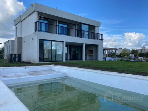 Casa 5 Amb En Venta - Club De Campo Santa Rita, San Vicente