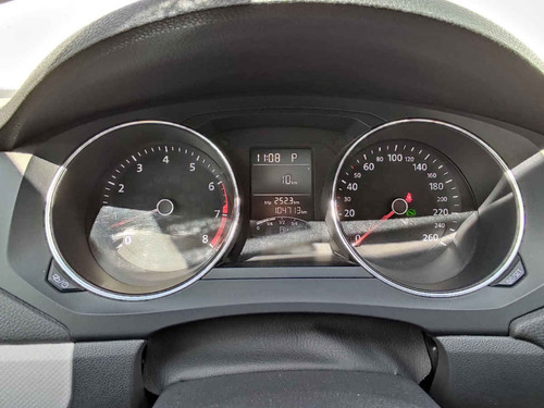 Imagen 11 de 15 de Volkswagen Jetta 2016 4p Trendline L5/2.5 Aut
