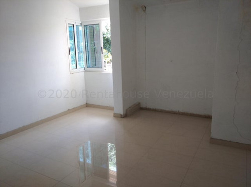 Townhouse En Venta Maracay La Cooperativa Resd Villas Baltico 23-4820