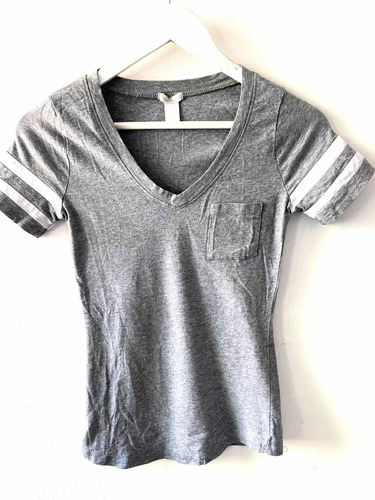 Remera Escote V Manga Corta En Color Gris Talle S