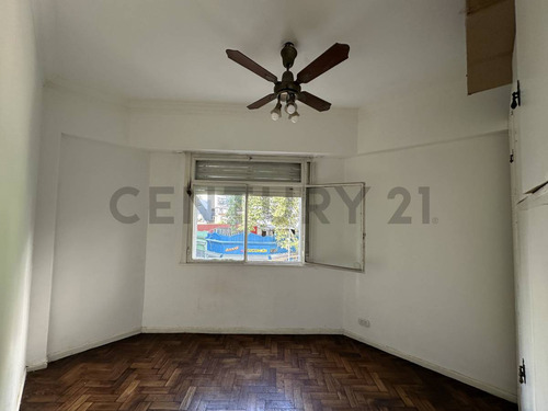 Venta Departamento 2 Ambientes Con Balcon - Flores