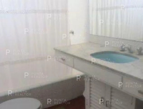 Casa En Venta En Playa Mansa, Punta Del Este, Uruguay