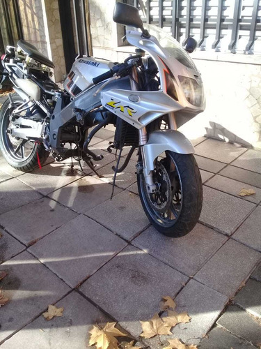 Imagen 2 de 18 de Kawasaki Zxr 250