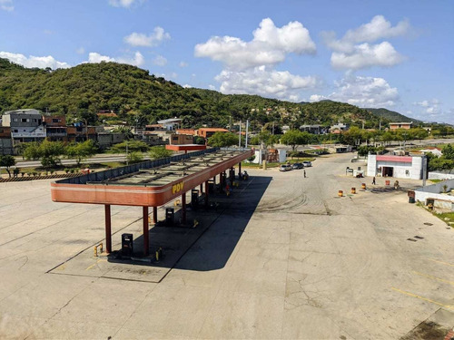Imagen 9 de 26 de Leal Pérez Vende Bomba De Gasolina En Puerto Cabello