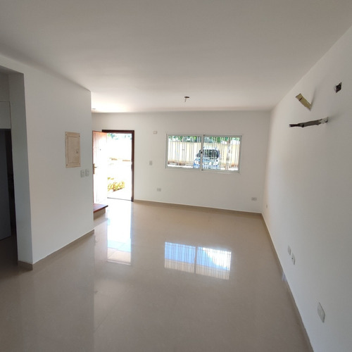 Imagen 3 de 18 de Se Alquila Fijo Townhouse Duplex Urbanizacion Brisas De San Miguel