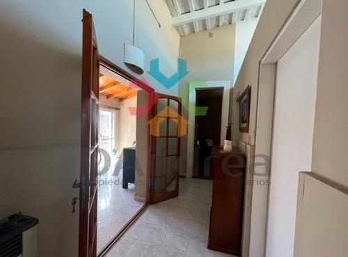Venta / Oportunidad Antigua Casa Refaccionada En B° Villa Del Parque