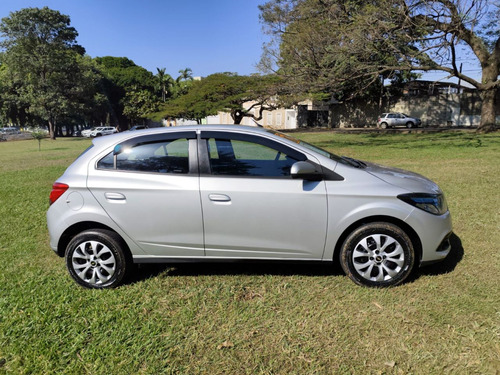 Chevrolet Onix Hatch 1.4 4P FLEX LT