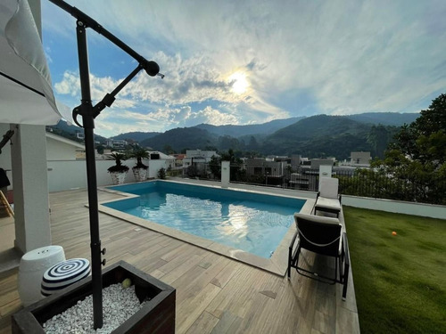 Imagem 1 de 24 de Av. Das Arapongas, 1265 - Ariribá, Balneário Camboriú. Casa À Venda No Condomínio Haras Rio Do Ouro, 570m², 4 Suítes, Piscina,churrasqueira E 4 Vagas - Ca0669