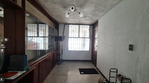 Imagen 4 de 5 de Casa Comercial En Renta Zona 11 Mariscal