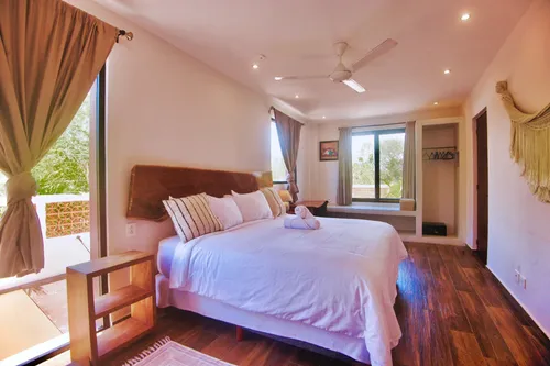 2 Casas Por El Precio De Una! Villa De 7 Recamaras Con 2 Albercas Lock-off Amueblada