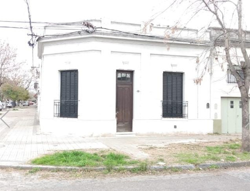 Casa En Venta Ubicada En La Plata,3 Dormitorios 