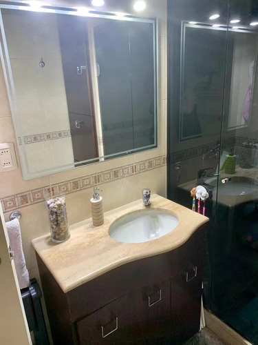 Alquiler, Tres Cruces, 2 Dormitorios, Piso 4 Por Ascensor