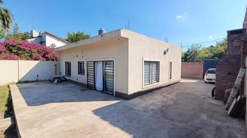 Casa En Venta - 2 Dormitorios 1 Baño - Cochera - 800mts2 - Paso Del Rey