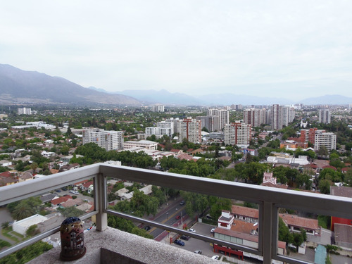Con Vista Panorámica En Macul Y Próxima Estación De Metro