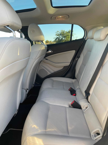 Imagen 5 de 11 de Mercedes-benz Clase Gla 1.6 180 Cgi Mt 2016