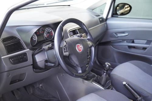 Fiat Punto 1.6 16v Essence Flex 5p