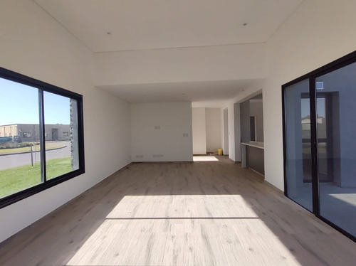 Imagen 6 de 18 de Antonini Modet - Casa En Venta En San Ramon - Pilar Del Este