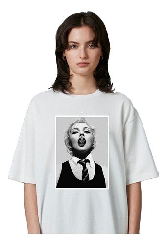 Remera Madonna Cruz Byn Personalizada Algodón Unisex
