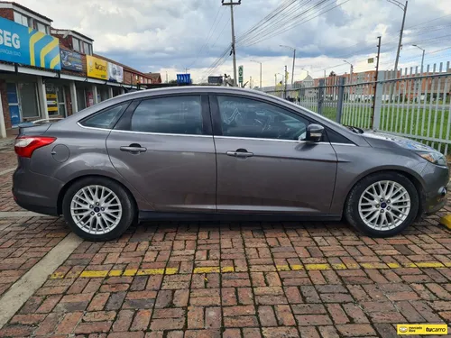 Ford Focus Titanium 2.0cc AT AA 4X2