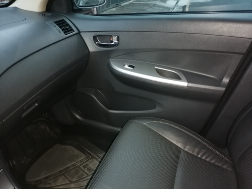 Imagen 10 de 10 de Byd F3 Gs :f3 Gl Americana
