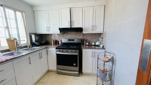Apartamento Penthouse Amueblado En Alquiler En Evaristo Morales, Cercano A Sectores Como Piantini, Paraiso
