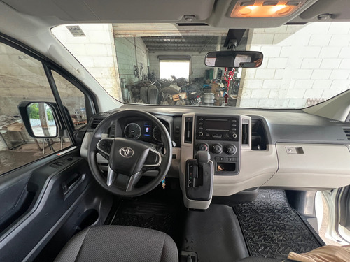 Toyota Hiace 2.8 Tdi Wagon 6at 10a