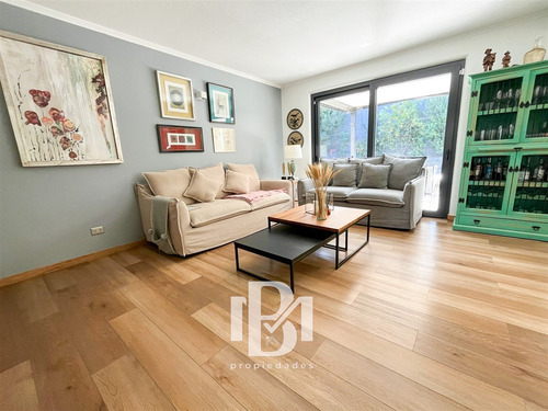Casa En Venta De 3 Dorm. En Lo Barnechea