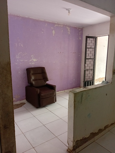 1 Quarto,sala,cozinha,banheiro,garagem Área De Serviço.