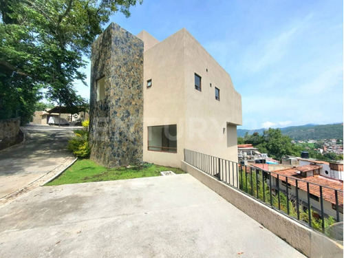 Casa En Venta, Valle De Bravo.