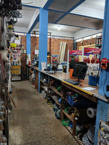 Vendo Uma Ferragem, Parafusos, Elétrica,hidráulica Tintas +