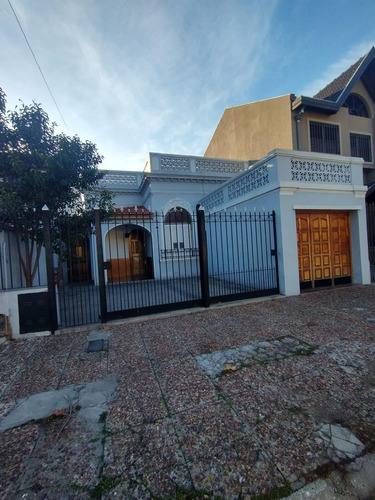 Casa Venta 4 Ambientes Lituania  533 (remedios De Escalada)