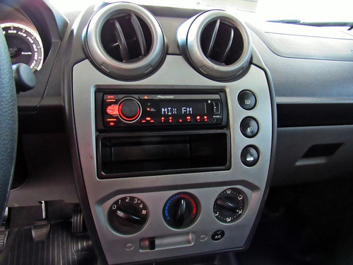 Ford Fiesta 1.6 ROCAM SEDAN 8V FLEX 4P MANUAL