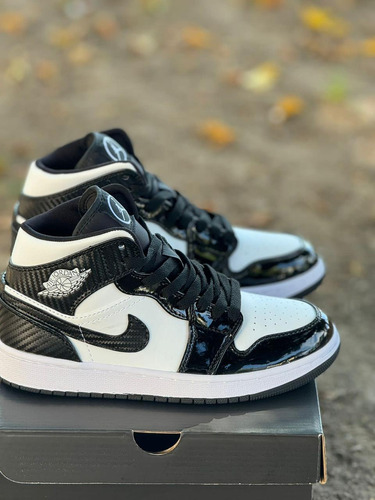 Jordan Retro 1 White Black