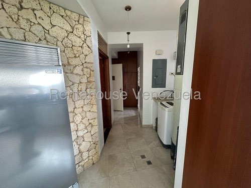 Venta De Amplio Apartamento Monterrey