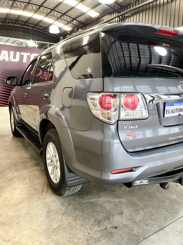 Toyota Hilux SW4 3.0 Srv Cuero I 171cv 4x4 5at