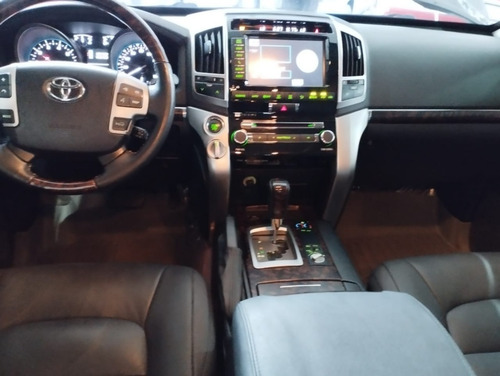 Imagen 5 de 10 de Toyota Land Cruiser