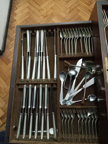 Vendo Mueble Con Juego De Cubiertos De Plata. Acepto Oferta! (Usado)