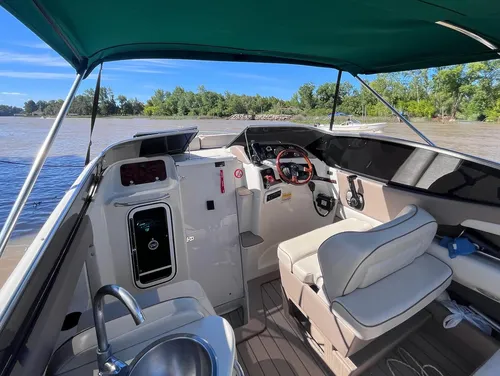 Regal 2150 Cuddy Mercruiser 4.3 V6 220 Hp